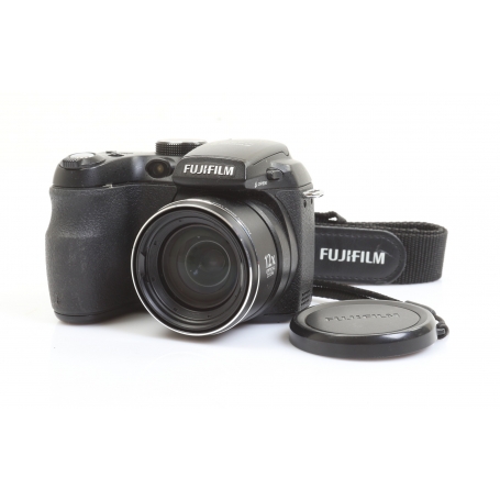 Fujifilm FinePix S1000 (271696)