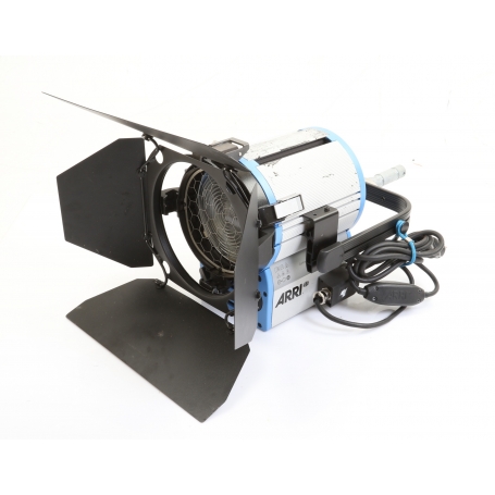 Arri True Blue T2 2000 W Fresnelkopf P.O. blau-silber (274029)